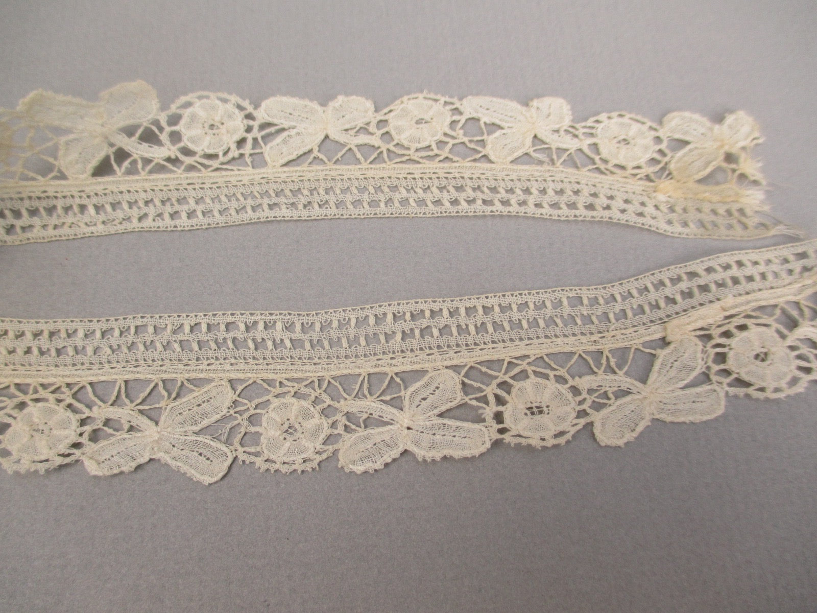 Antique 1900s Victorian handmade lace edge