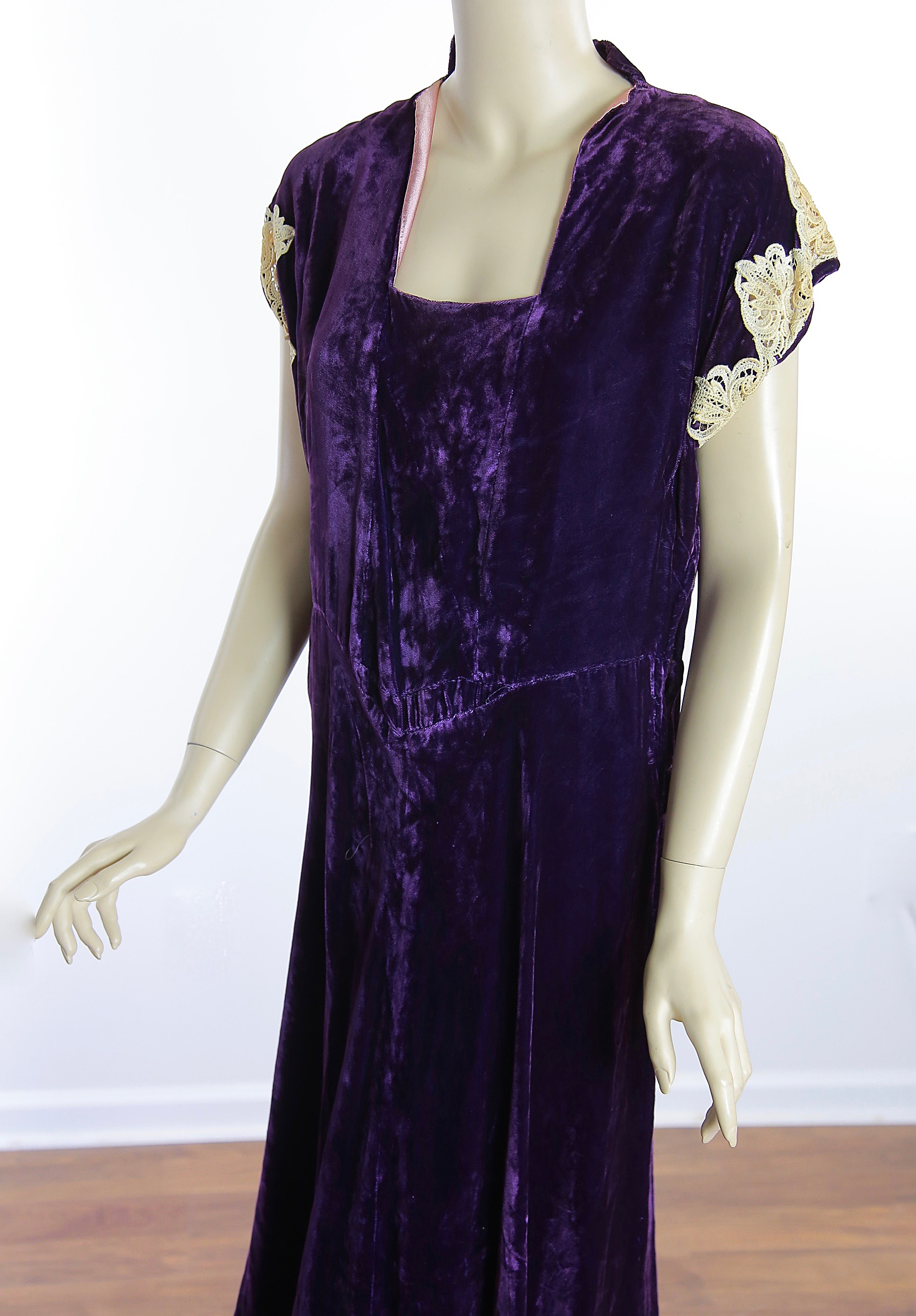 Vintage 30s deco purple silk velvet and lace party dress