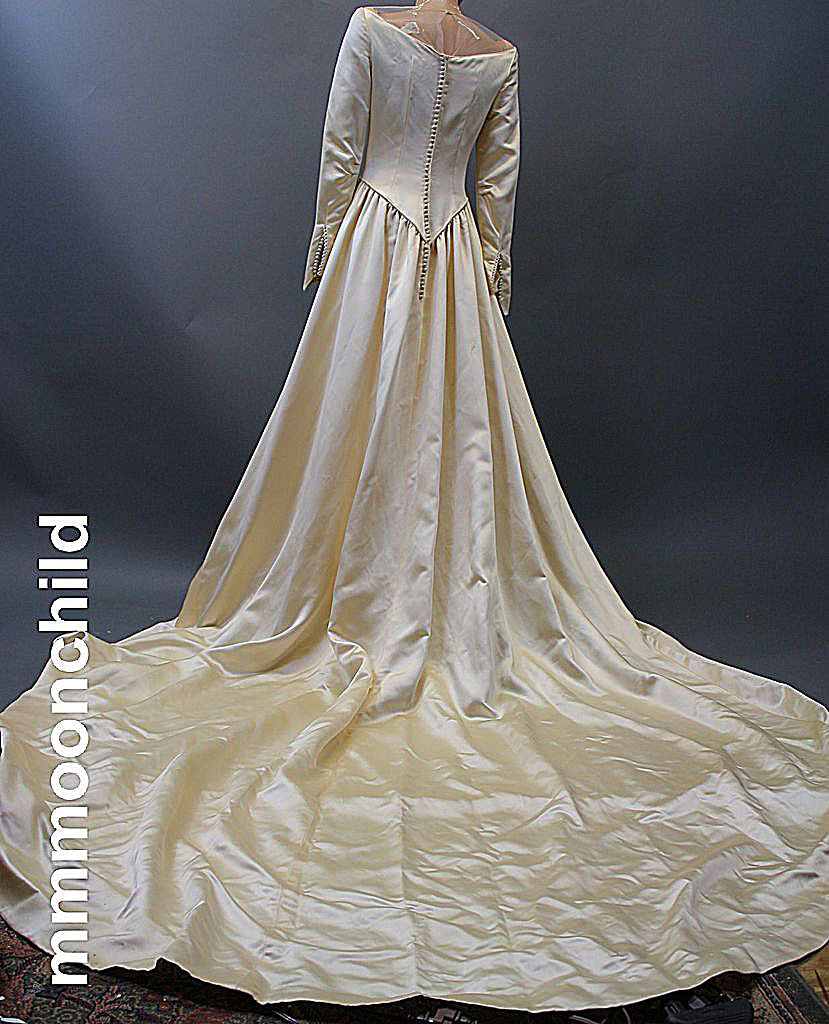 Vintage wedding gown bridal 1940s satin massive train long sleeve