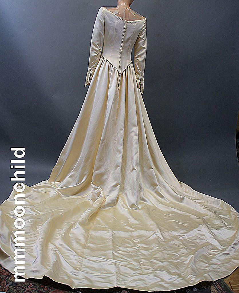 Vintage wedding gown bridal 1940s satin massive train long sleeve