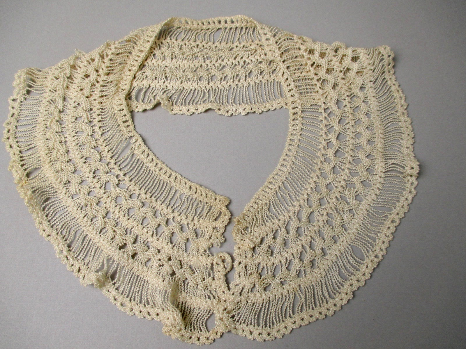 Vintage 30s Crochet Collar