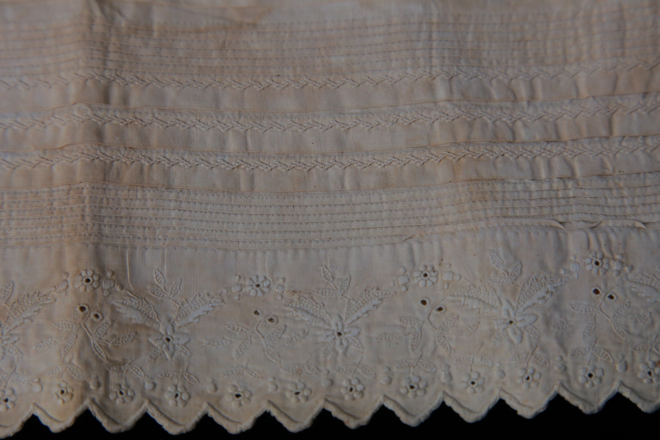 Vintage lace 19C Victorian handmade Ayrshire whitework lace cuff