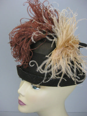 Vintage 20s 30s wool felt hat with feathers