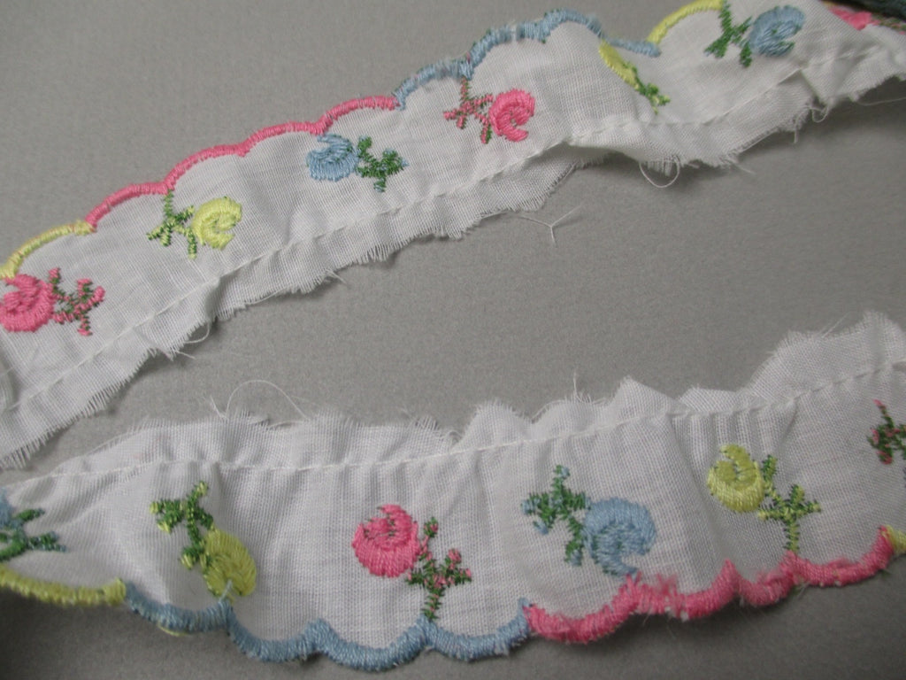 Vintage 50s Eyelet edge trim