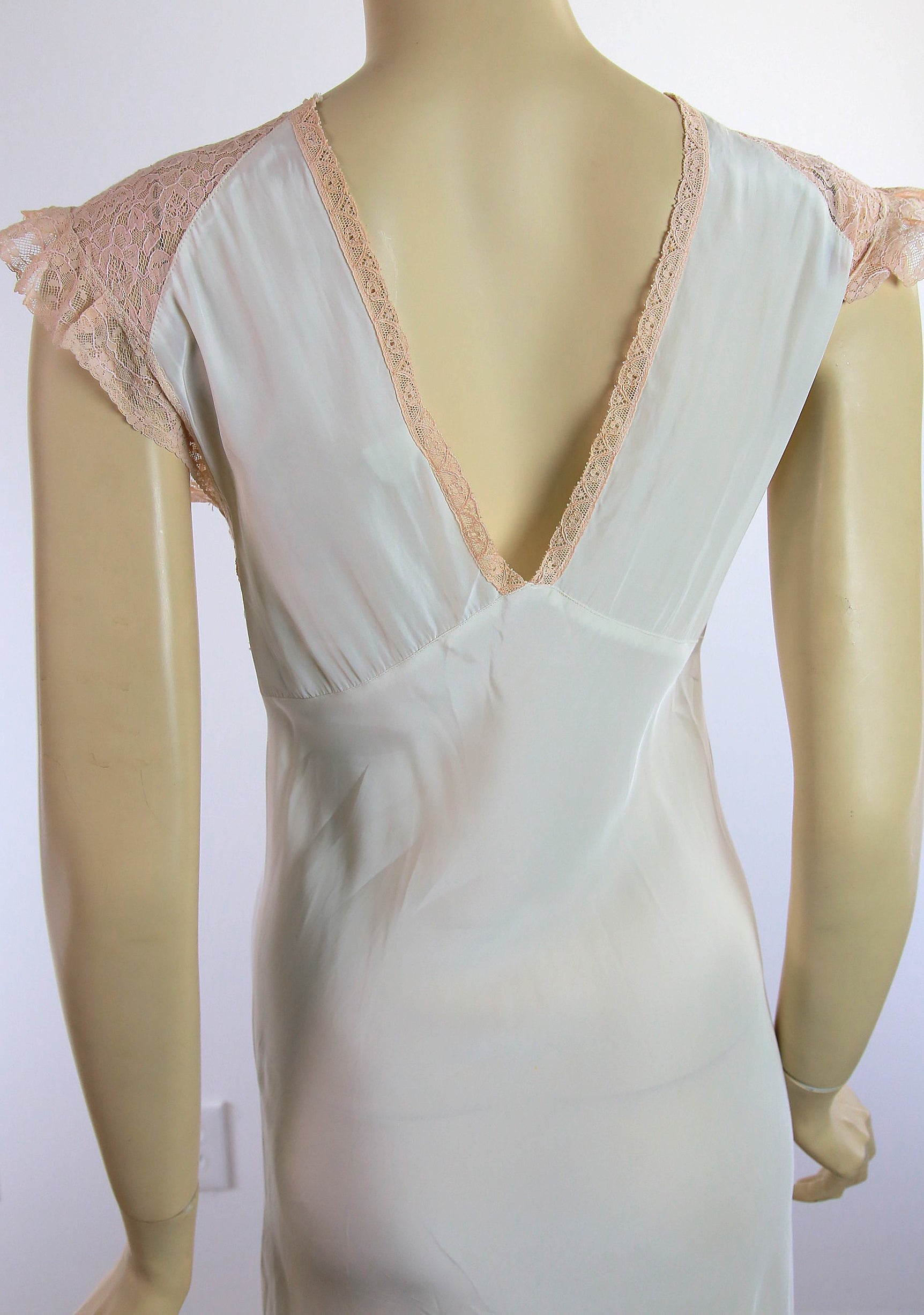Vintage 40s 1940s WWII era womens lace nightgown