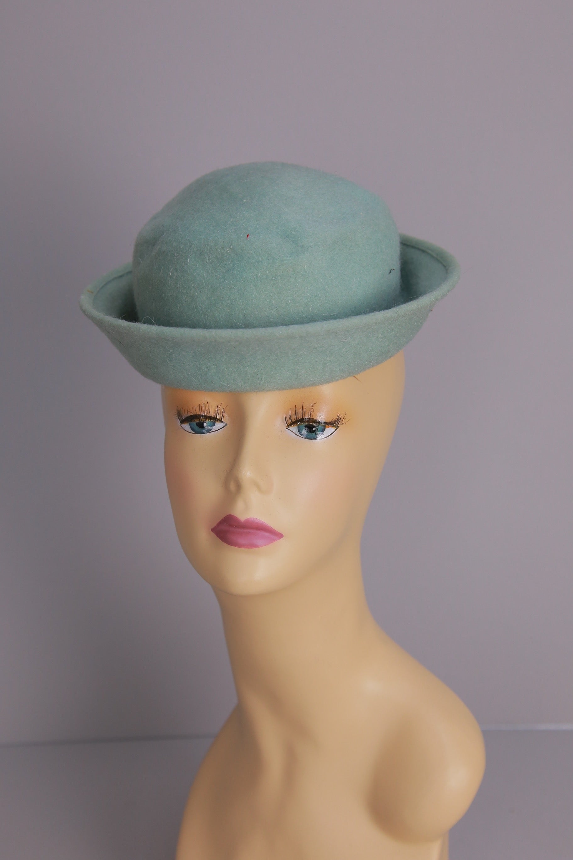 Vintage 40s tilt hat mint green wool