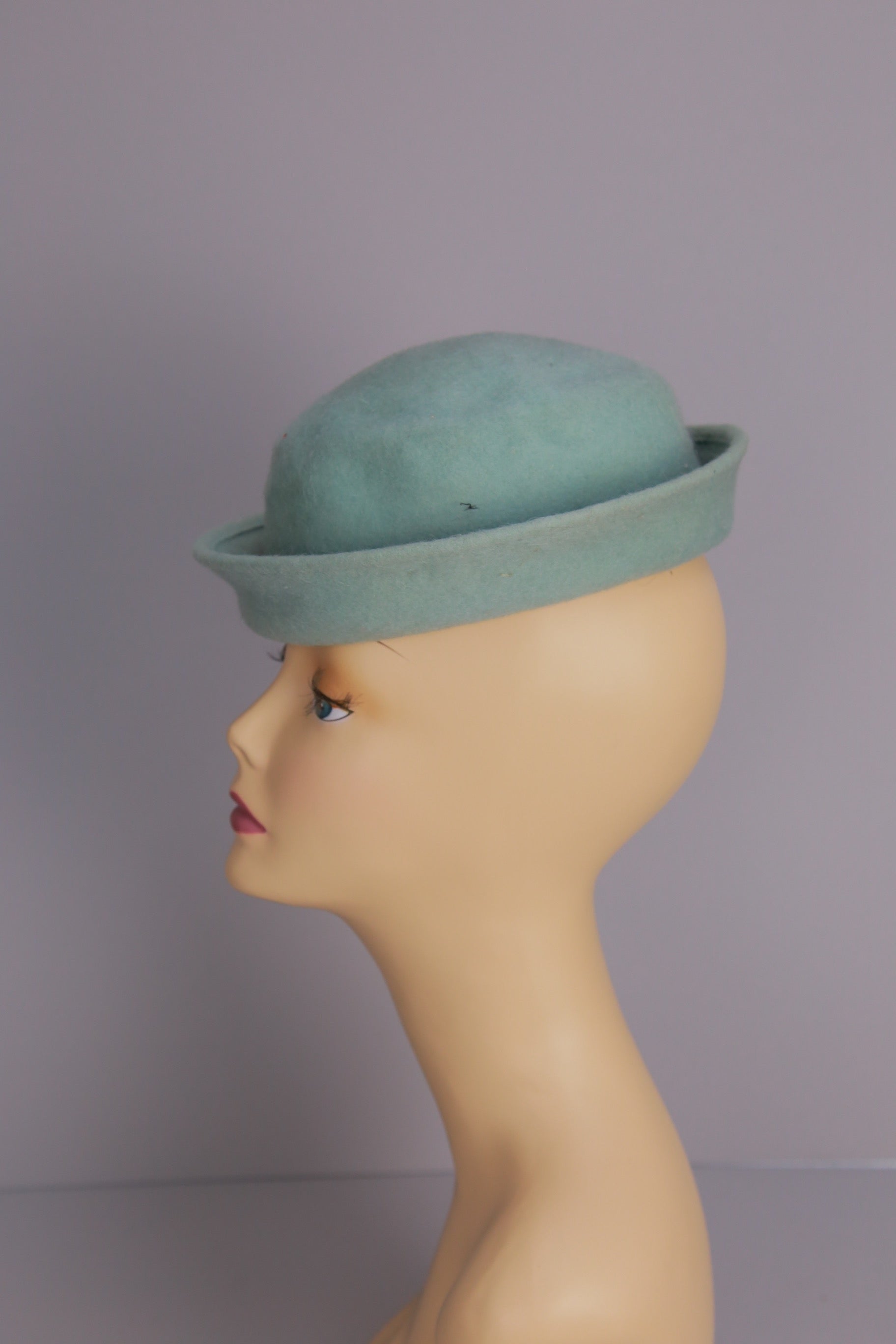 Vintage 40s tilt hat mint green wool