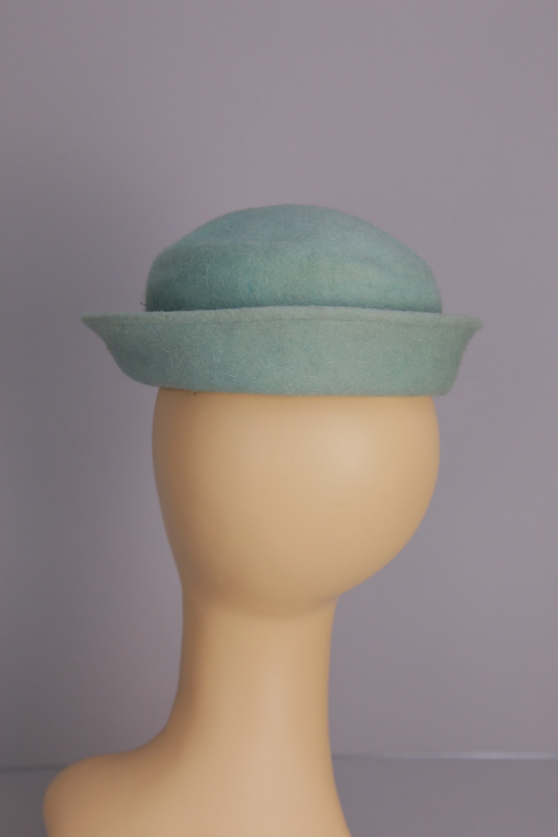 Vintage 40s tilt hat mint green wool