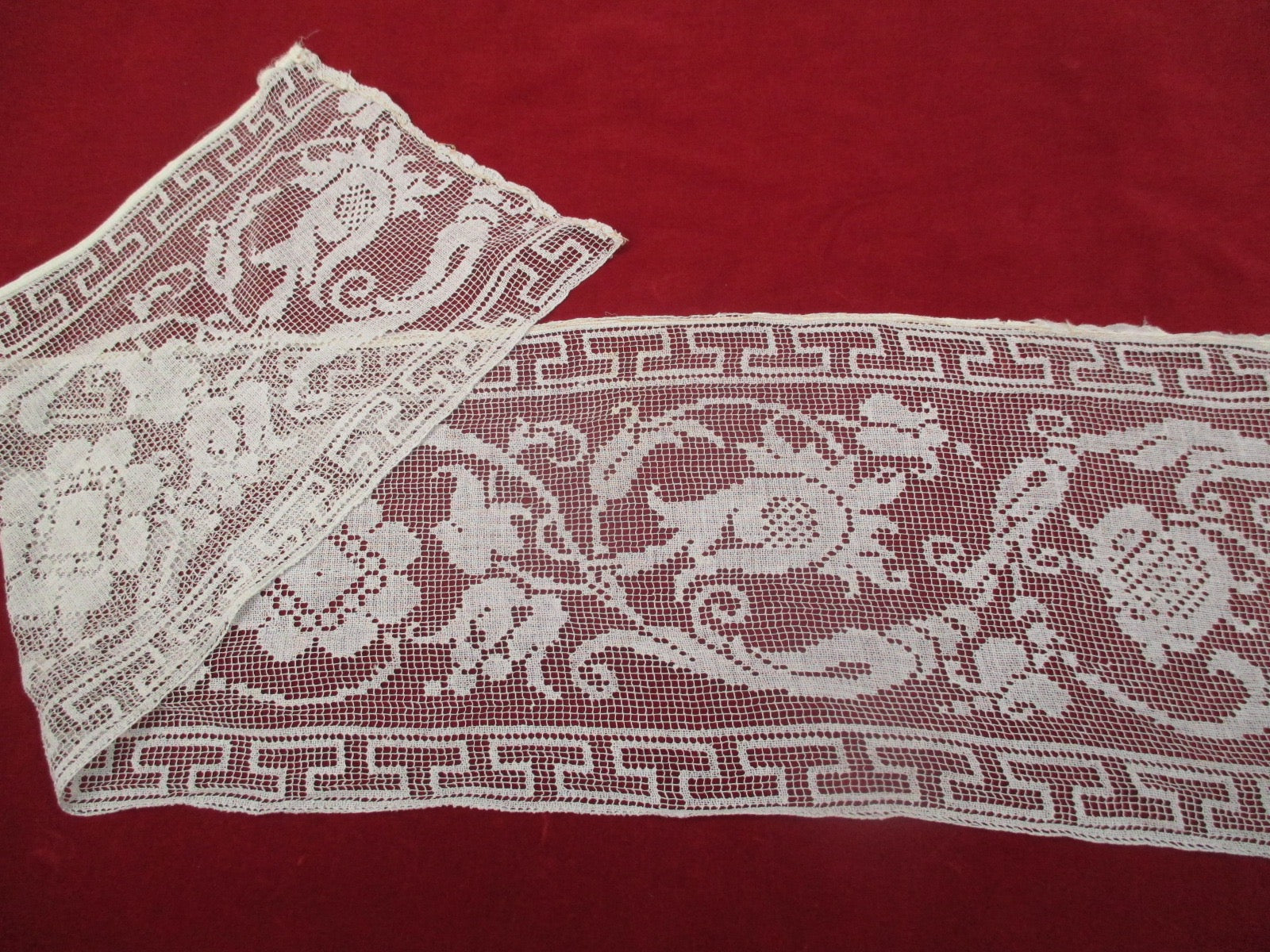 Antique Victorian Figural Lace runner