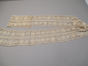 Antique Victorian English Bedforshire Lace Insertion