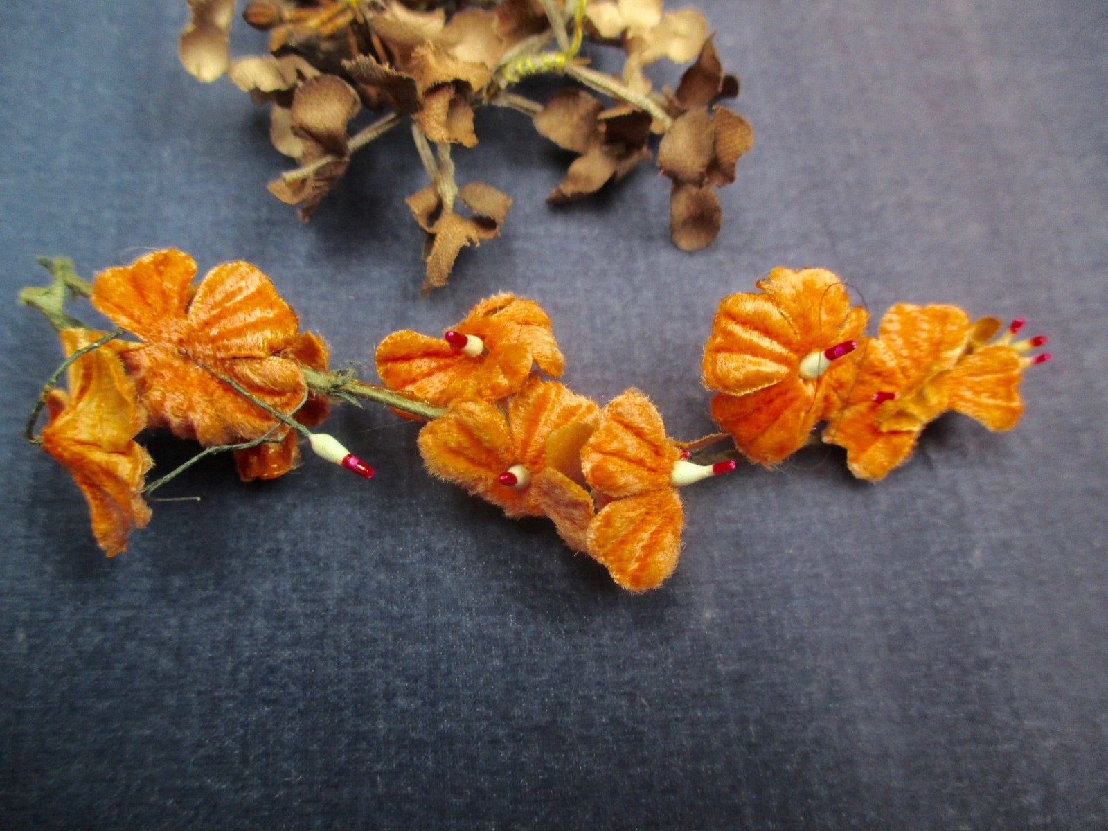 Vintage 1930s small millinery flowers 2 piece lot