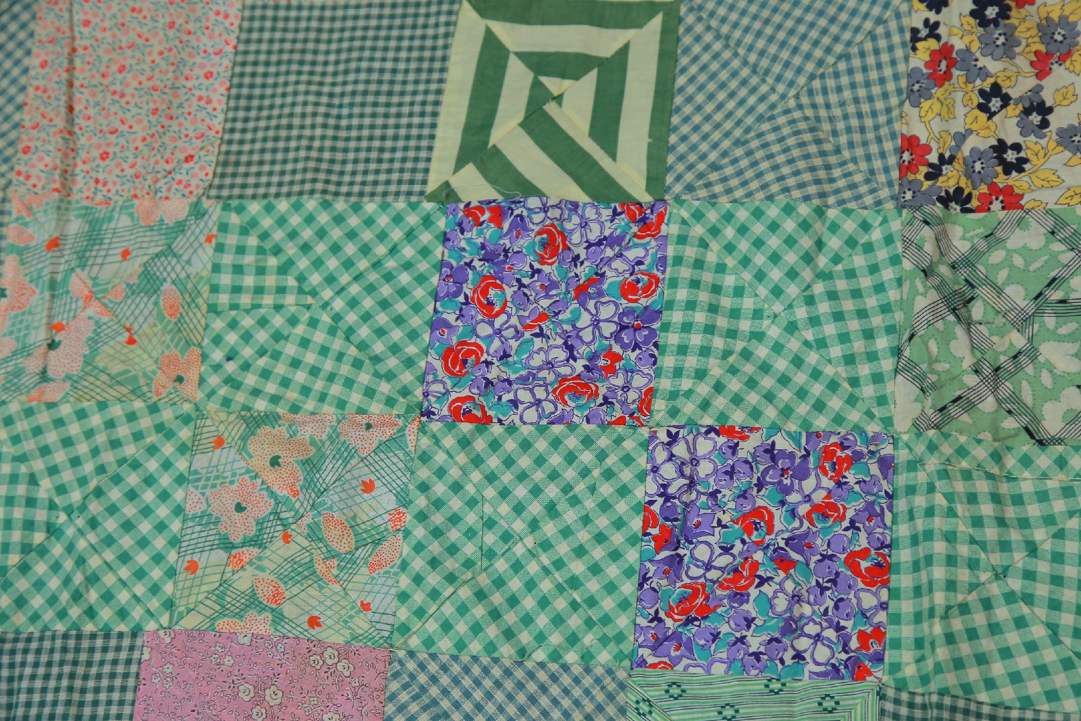 Vintage 30s 1930s quilt top w pieced triangles