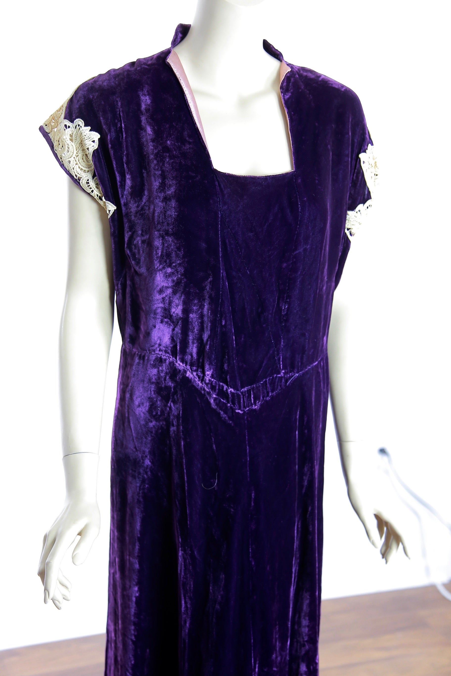 Vintage 30s deco purple silk velvet and lace party dress