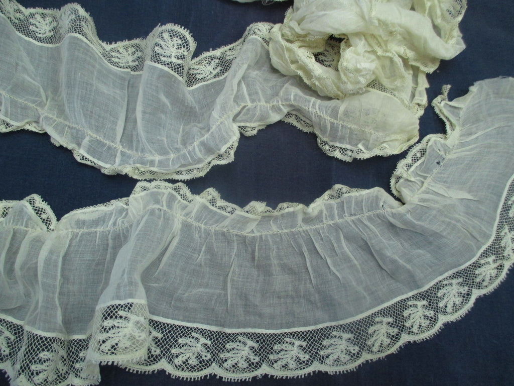 Antique Victorian lace Ruffled edge