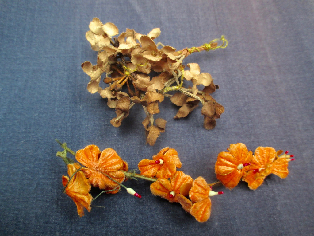 Vintage 1930s small millinery flowers 2 piece lot